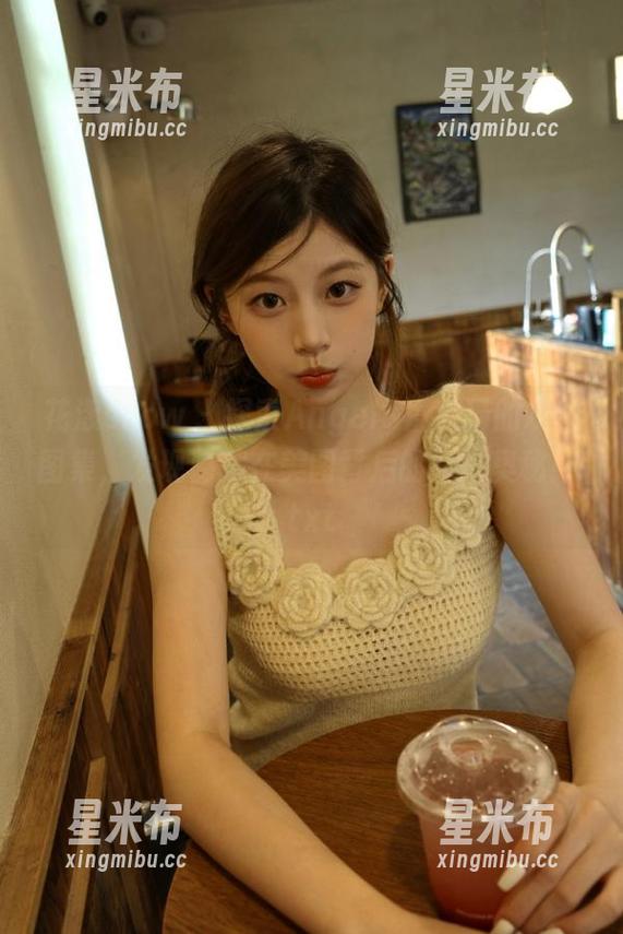 花漾show-Angela喜欢猫 花漾show - 探索Angela喜欢猫的灰丝图集,发现隐藏在美图背后的时尚奥秘!.txt
