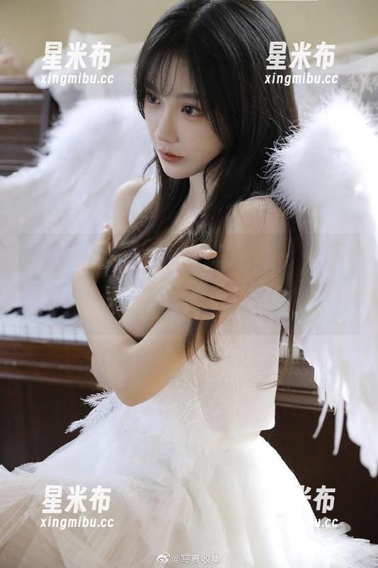 花漾show - 灰丝的温柔碰撞：与娜露Selena分享她的精选图片，品味生活的美好瞬间！.txt