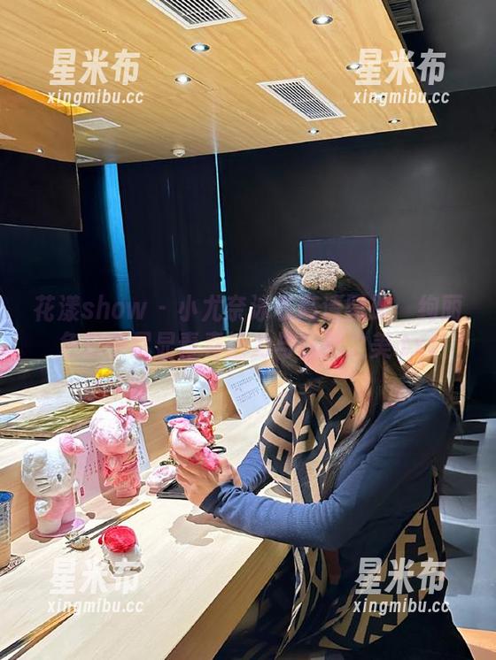 花漾show - 小尤奈泳衣高清图册：绚丽色彩中尽显青春活力与自然之美.txt