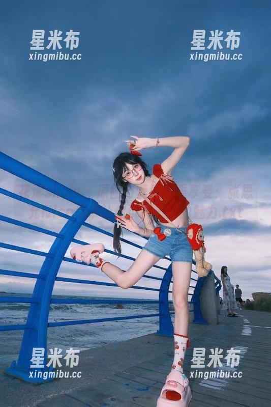 花漾show - 原图与壁纸双重享受：张思允Nice吊带让你沉醉于她的魅力.txt