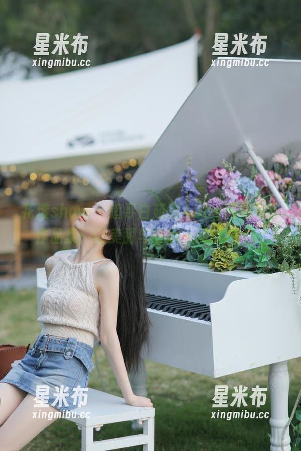 花漾show - 追寻白茹雪Abby网袜写真作品集：让美丽与时尚一同绽放.txt