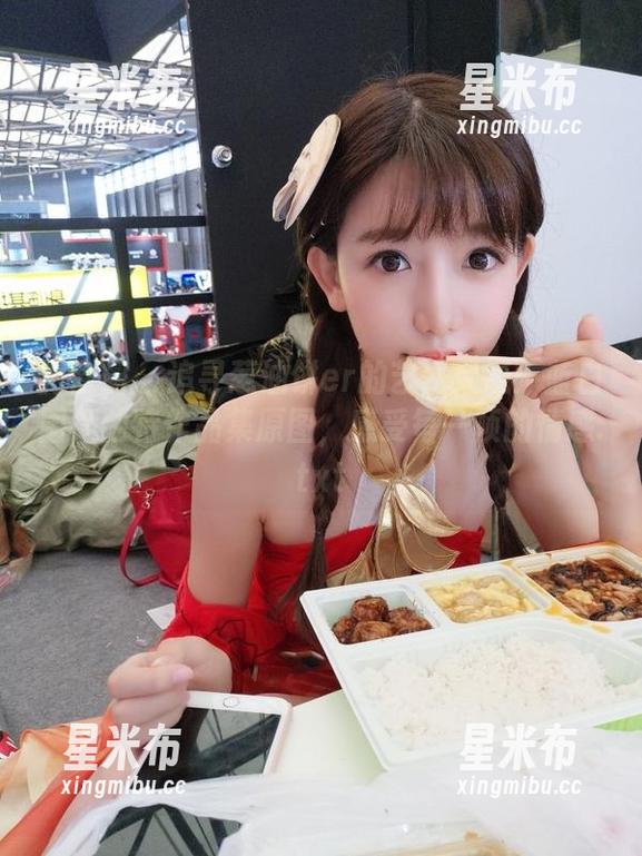 微密圈 - 追寻葱油饼er的艺术灵感：蓝白围裙独特作品集原图，感受每一帧的情感.txt