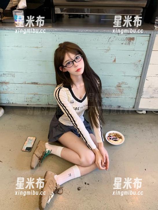袜啵啵 - 在线揭秘奶油写真，棉袜丝袜脚对脚斗脚剧情原图不容错过.txt