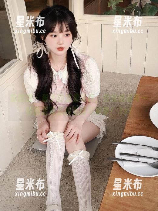 袜啵啵 - 稚予的温柔写真，在线感受每一帧画面背后的温暖与故事！.txt
