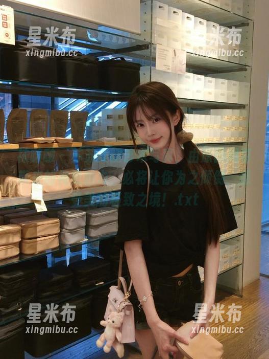 袜啵啵 - 苏苏美腿艺术写真，由原图揭幕带来的视觉魅力，必将让你为之倾倒，感受美的极致之境！.txt