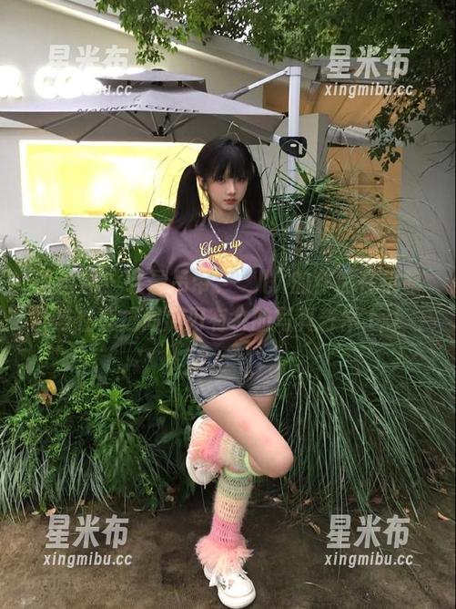 语画界 - 轻盈吊带，玥儿玥的作品在优雅与性感之间游刃有余的写真艺术.txt