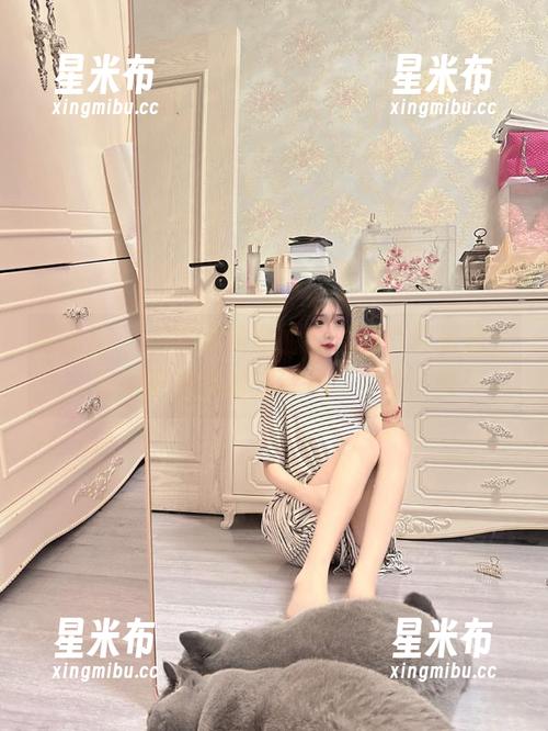 轰趴猫 - 在线欣赏曲曲的海边写真资源，感受阳光沙滩的浪漫与温暖.txt