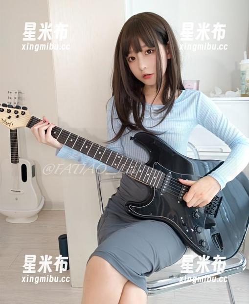 迷之呆梨 迷之呆梨的夏日写真,带你领略美图中的甜美瞬间!.txt