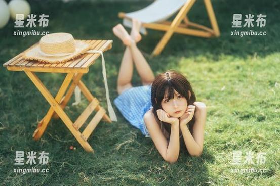迷之呆梨的折耳猫少女：一场写真作品与资源的梦幻之旅！.txt