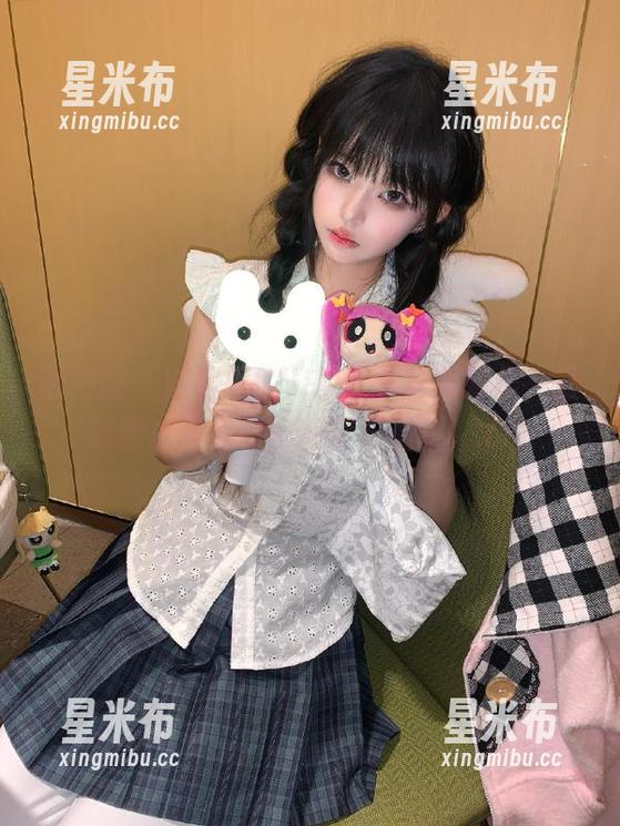 陈妮妮UNI 微密圈 - 陈妮妮UNI的护士写真新作,最新照片带你领略幽默与温暖!.txt