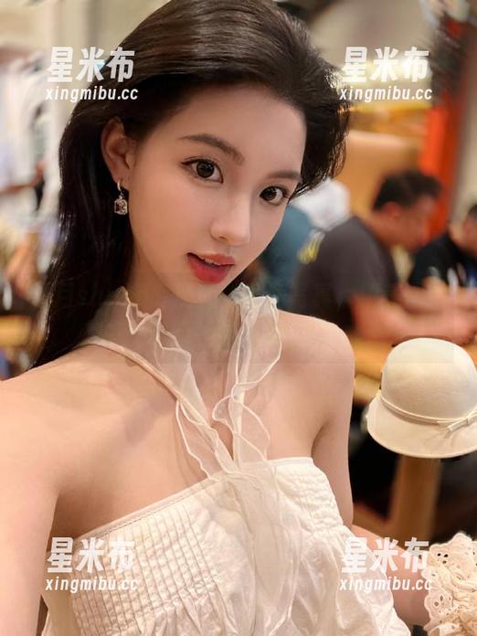 霜月shimo专属奶牛私房写真，精美图片记录她的日常.txt