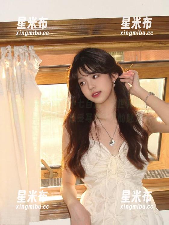 青丘女神-小七 青丘女神 - 在“小七自拍”的世界里,观看每一个细节,感受写真艺术的魅力.txt