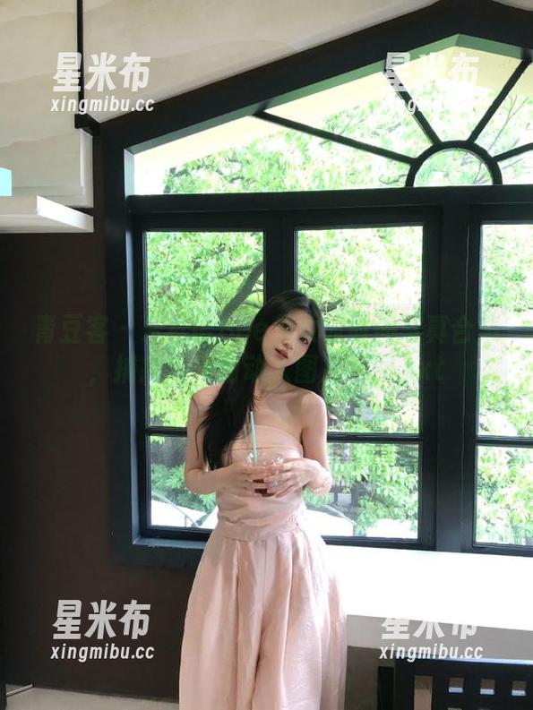 青豆客 - 宋梓诺Bee兔女郎时尚写真合集，捕捉每一刻动人图片瞬间.txt
