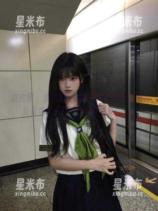 微密圈 - 鱼神鱼全套秘书&内衣图包，办公室与私密空间的华丽碰撞！.txt
